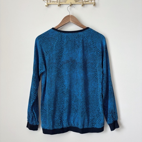 Tibi Silk Animal Print Pullover Top XS Long Sleeve Blue Black - Picture 4 of 8